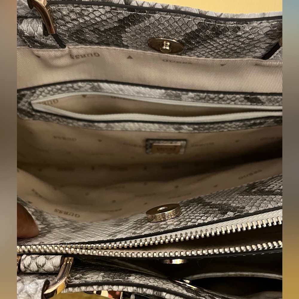 Guess top handle Satchel. - Picture 7 of 8